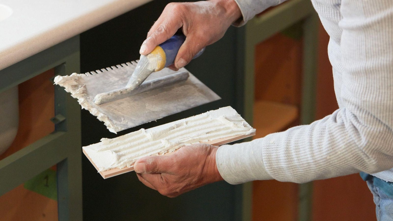 Mastic vs Thinset – Which should I use? - TileTools