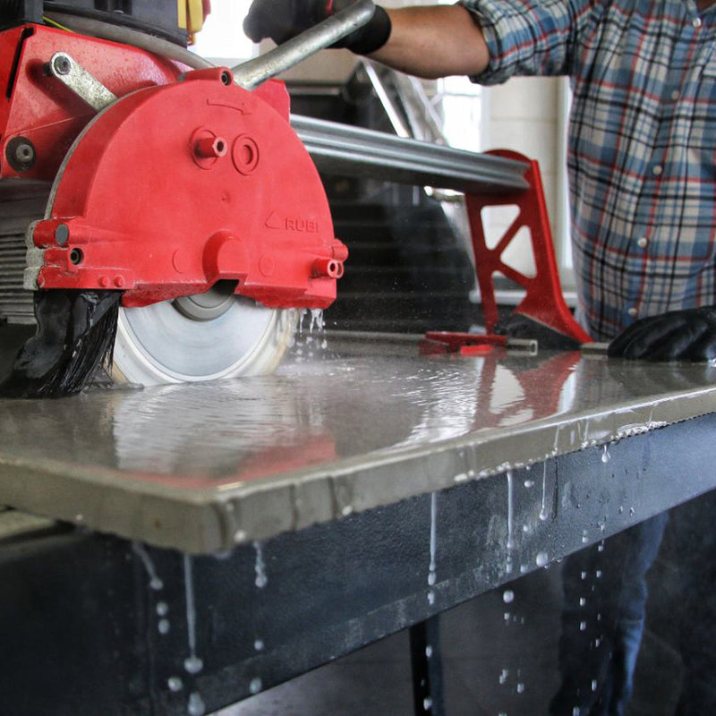 Contractor cutting thick porcelain gres with DISTAR blade on wet saw