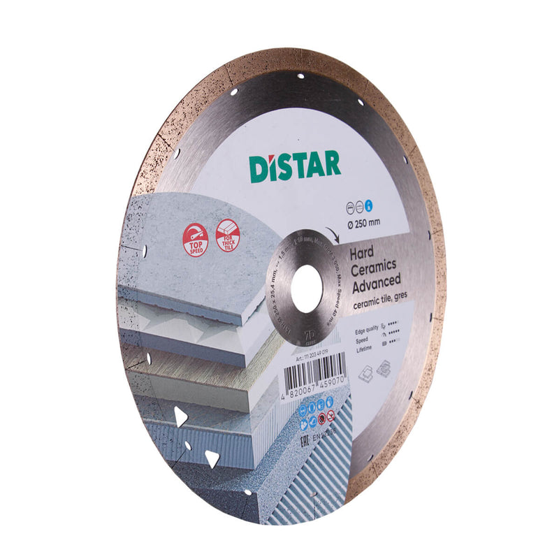 Diamond cutting disc with Distar branding on a white background
