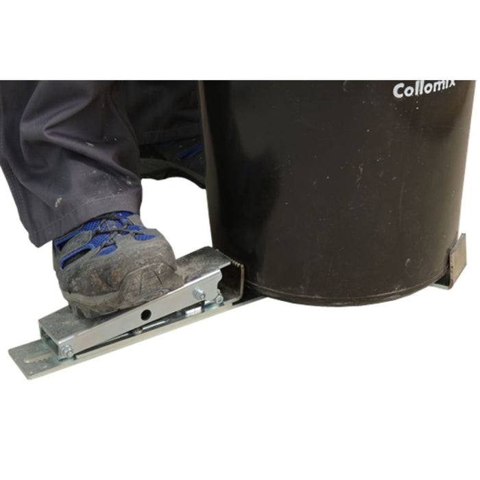 Collomix-Mix-Grip-bucket-holder-in-use